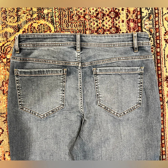 FINAL PRICE Ladies J. Jill Light Wash Jeans - Picture 3 of 9